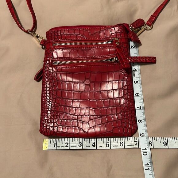 Unbranded perfect little crossbody bag w/lots of packets & cute croc design EUC - Picture 3 of 8
